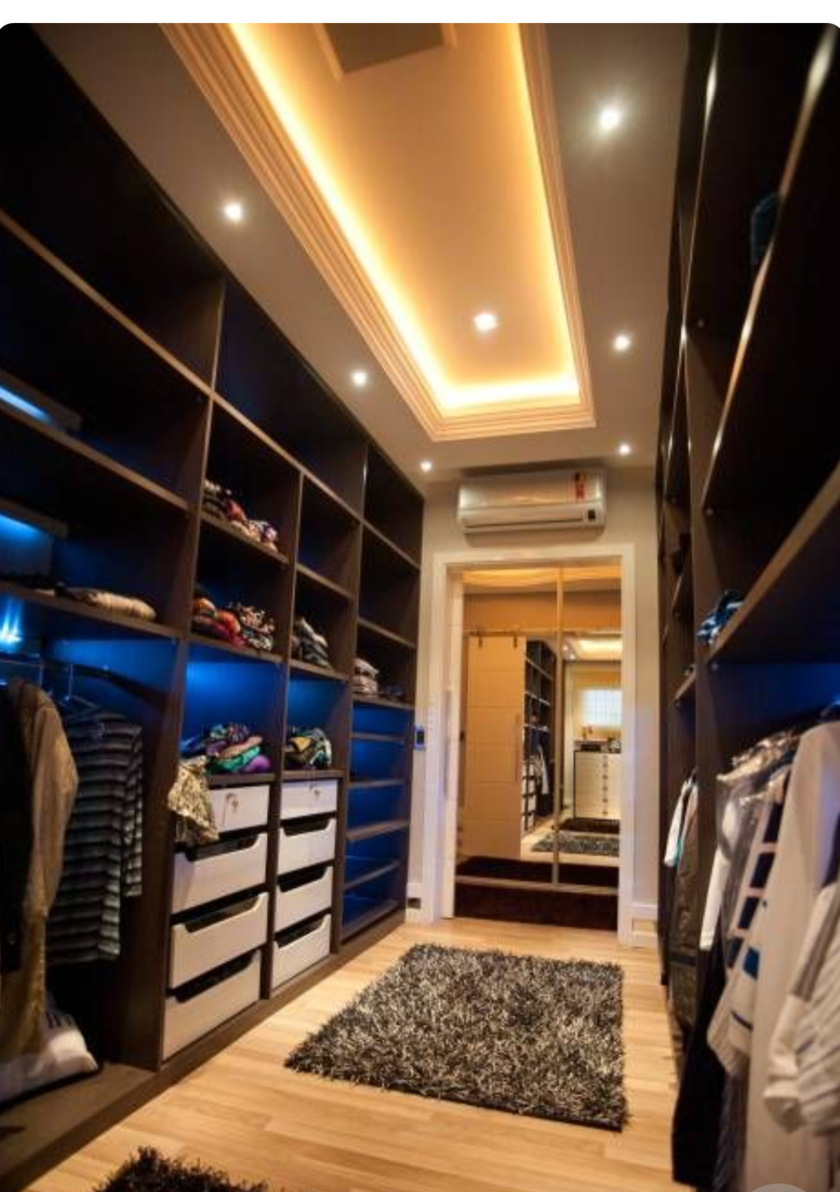 Большая открытая гардеробная комната с комбинированным наполнением Томск