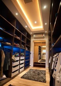 Большая открытая гардеробная комната с комбинированным наполнением Томск